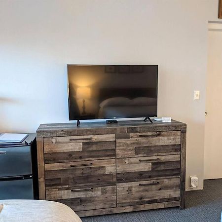 Cute Lower Level Cedar Lodge Room With Balcony & Lake Views! لاكونيا المظهر الخارجي الصورة