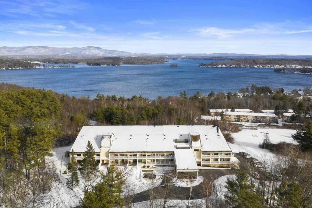 Cute Lower Level Cedar Lodge Room With Balcony & Lake Views! لاكونيا المظهر الخارجي الصورة
